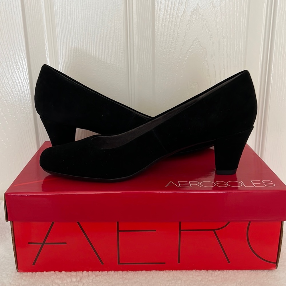 Aerosols, black suede pump